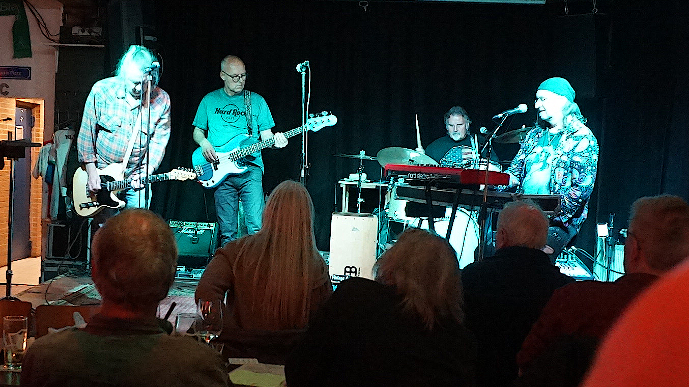 SSJ Houseband im Oktober 2025