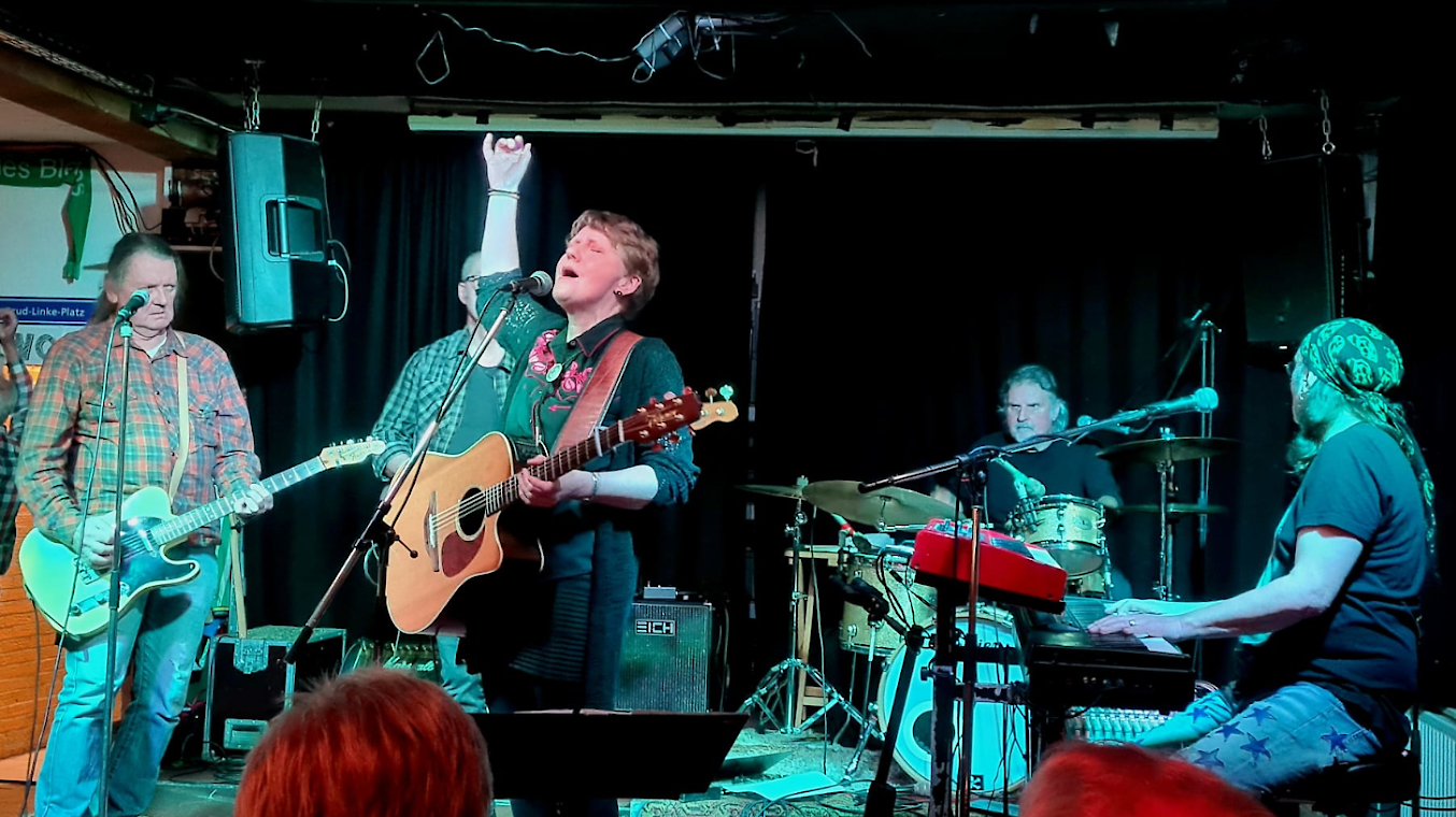 Gaby Lina Schmidt & SSJ Houseband