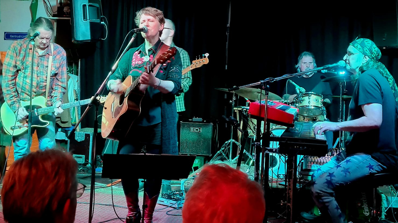 Gaby Lina Schmidt & SSJ Houseband