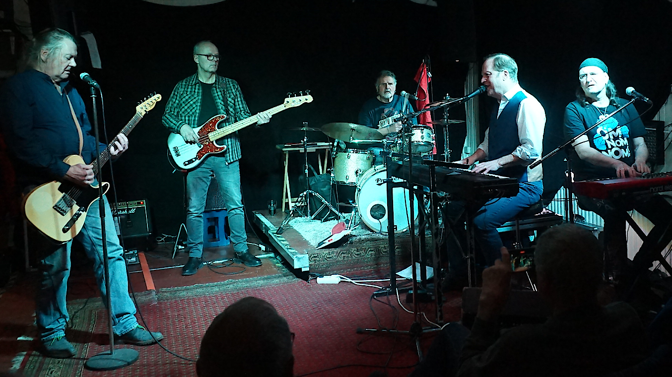 K.C. Miller und die SSJ Houseband im Februar 2025