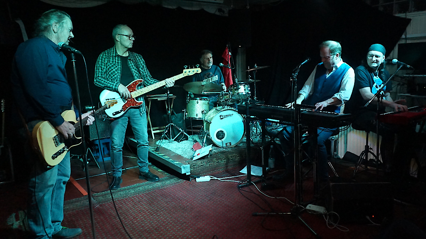 K.C. Miller und die SSJ Houseband im Februar 2025