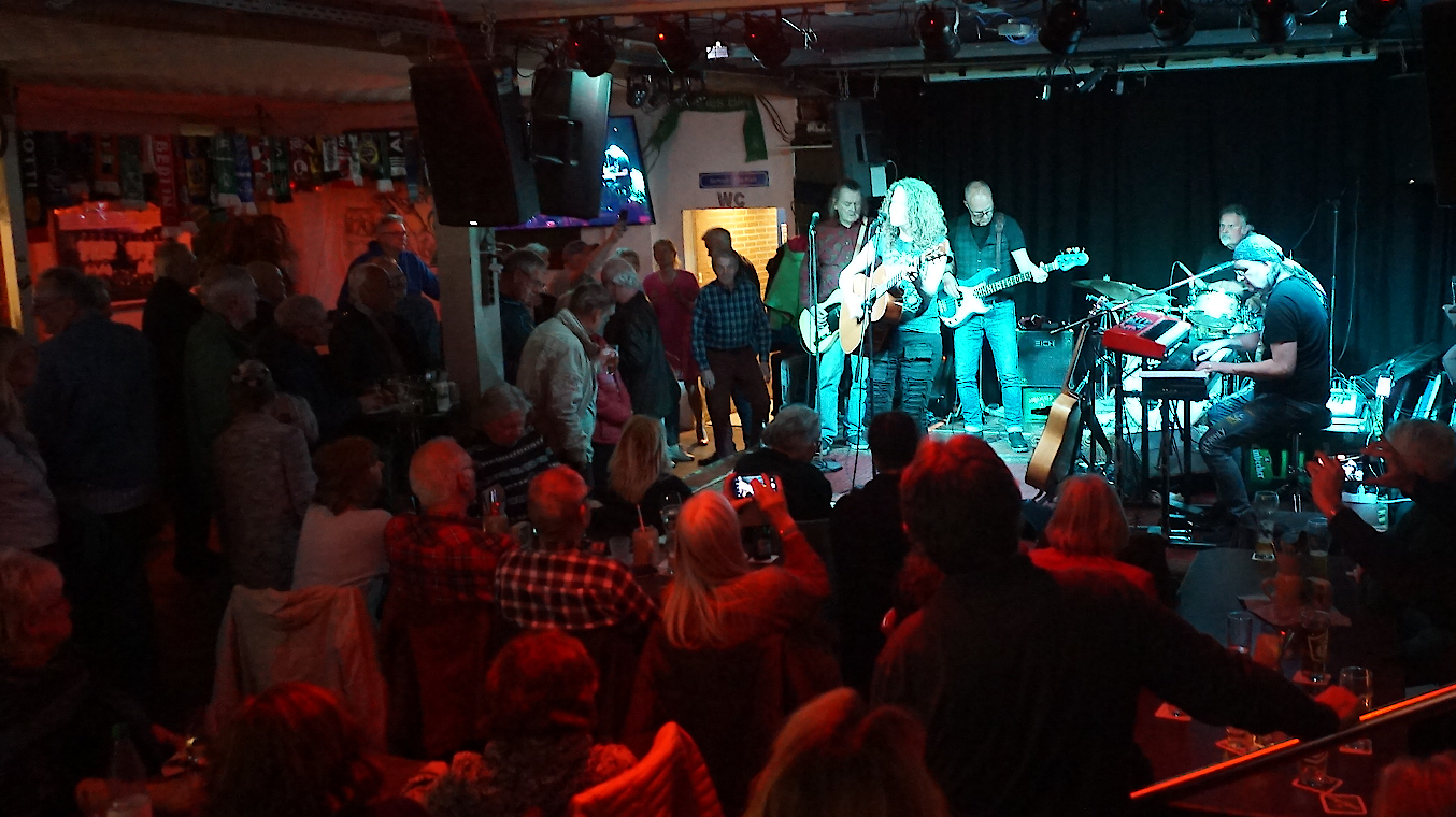 Volles Haus bei Meike Köster