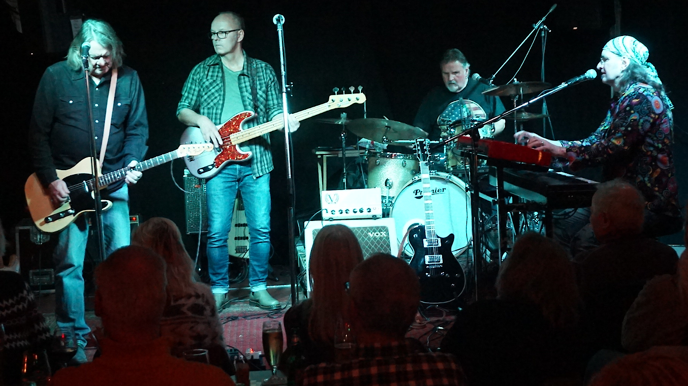 Die SSJ Houseband im Januar 2025