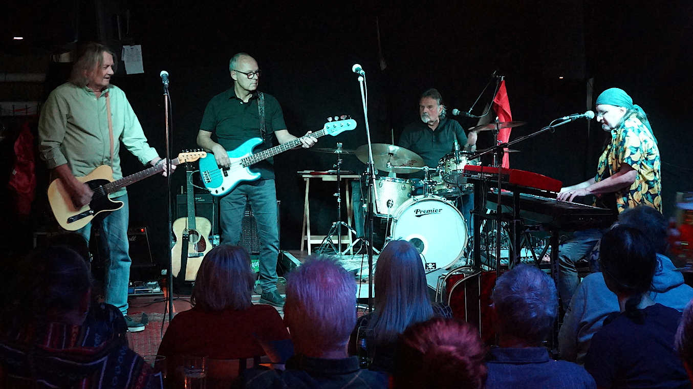 Die SSJ Houseband im November 2024