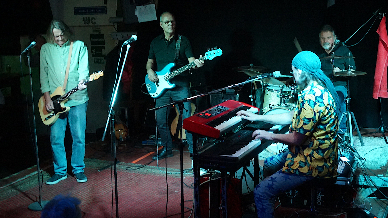 Die SSJ Houseband im November 2024