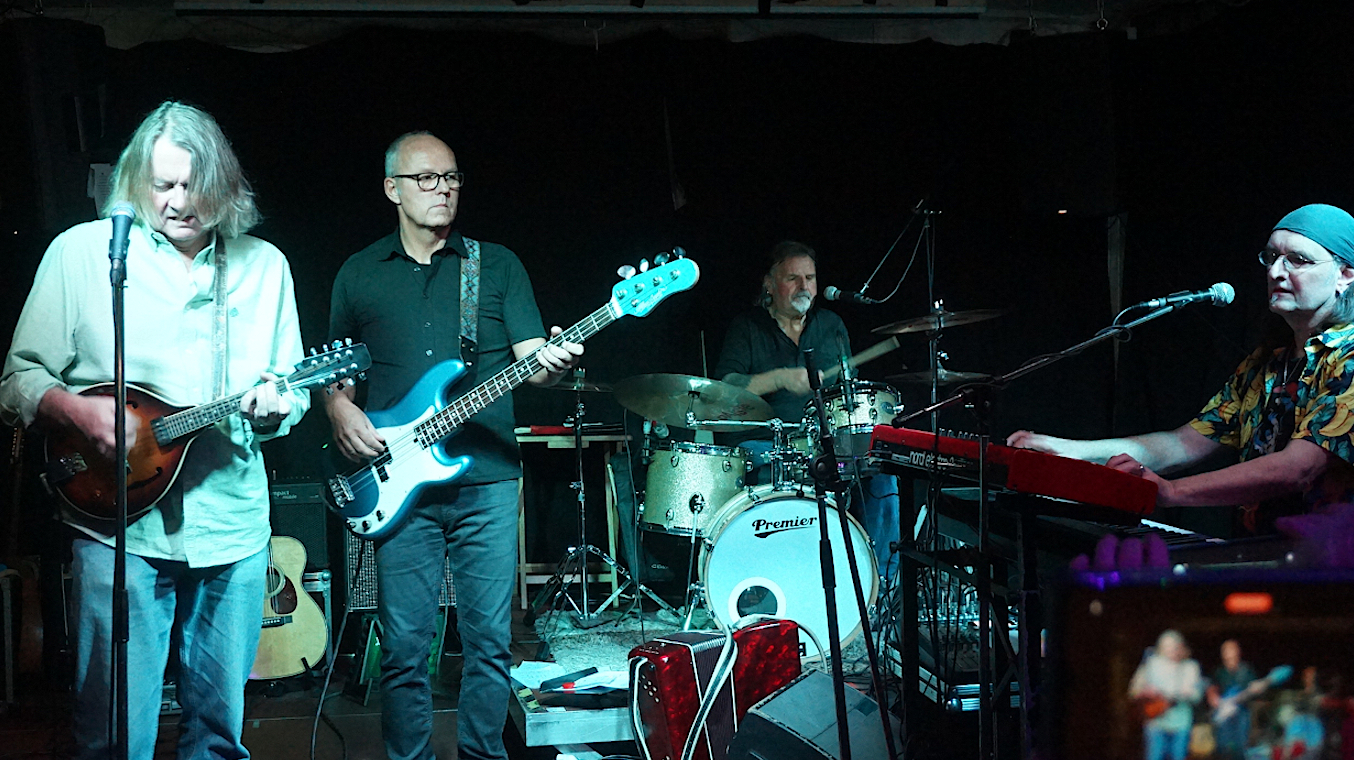 Die SSJ Houseband im November 2024