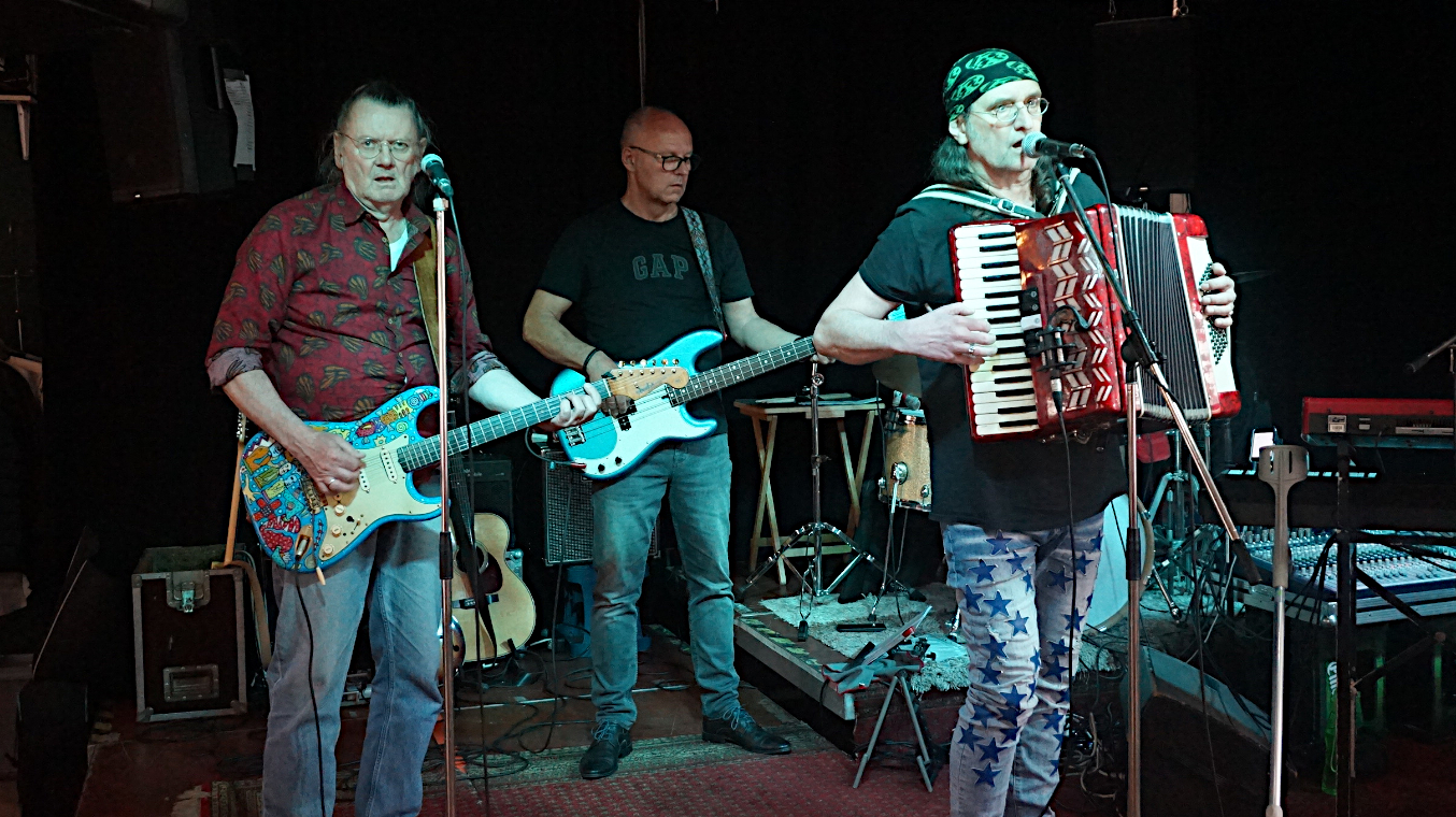 SSJ Houseband im Juni 2025