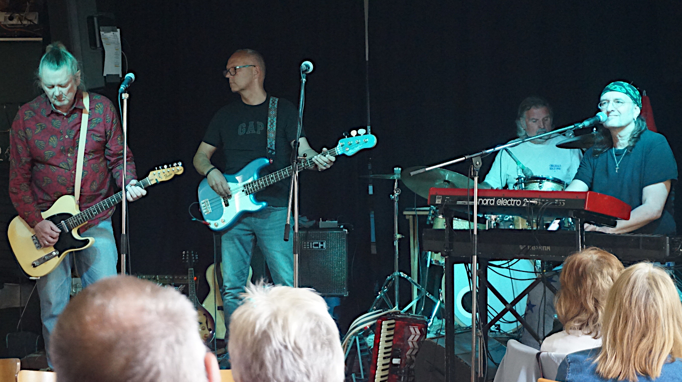 SSJ Houseband im Juni 2025