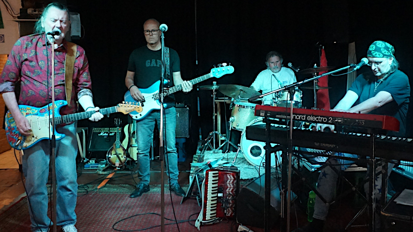 SSJ Houseband im Juni 2025