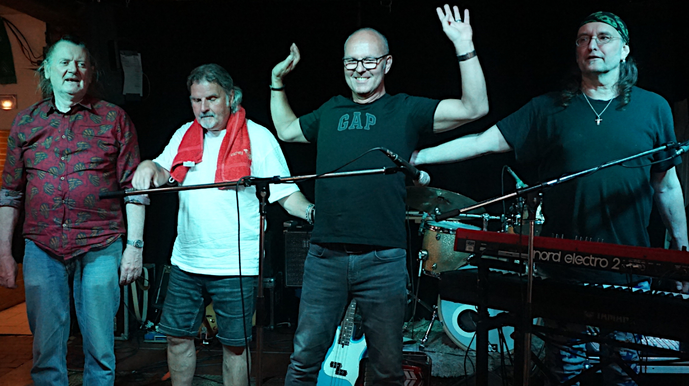 SSJ Houseband im Juni 2025