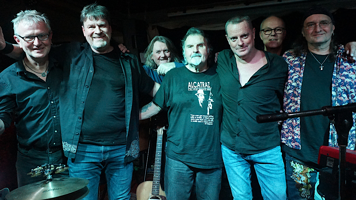 Under Prescher & die SSJ Houseband im Dezember 2024