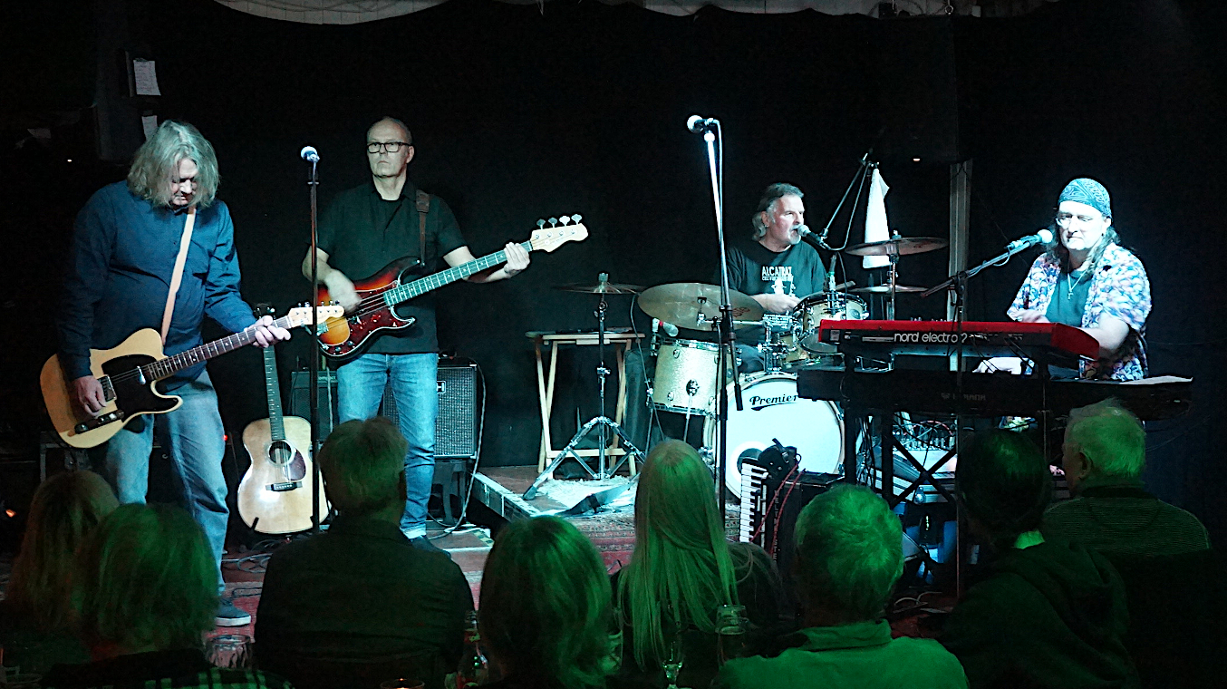 Die SSJ Houseband im Dezember 2024