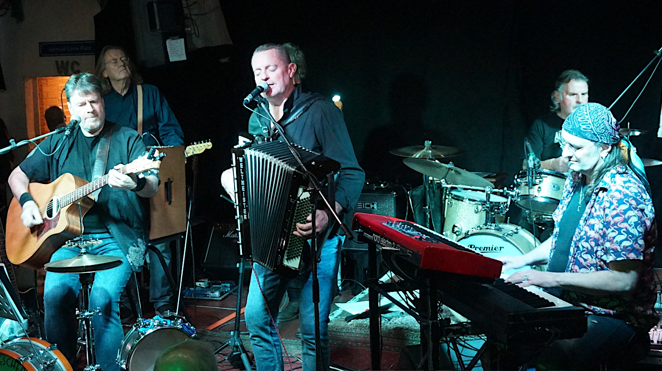 Under Prescher & die SSJ Houseband im Dezember 2024